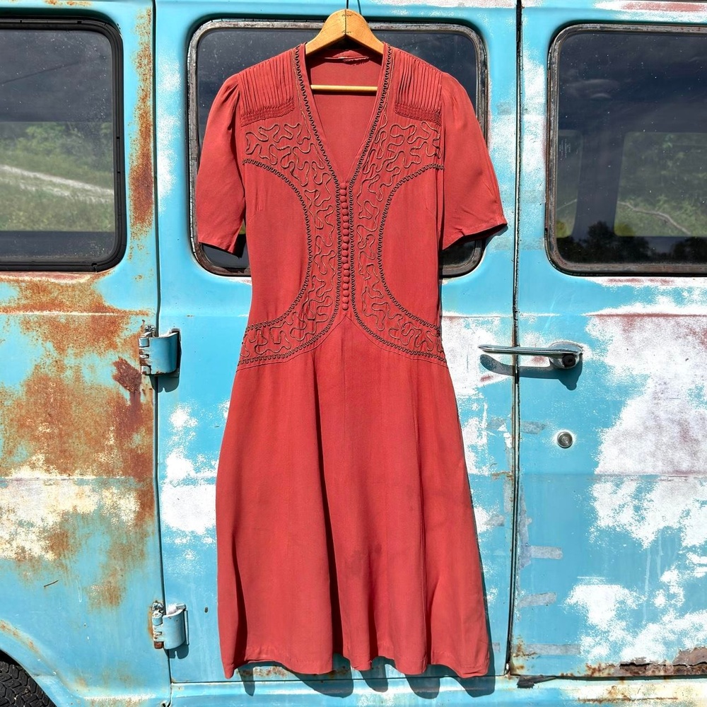 1930s terracotta red rayon crepe day dress w/ contrast squiggle soutache - Picture 1 of 8